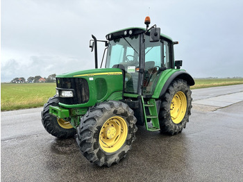 Traktors JOHN DEERE 6320