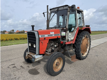 Traktors MASSEY FERGUSON 690