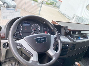 Interior photo 2: Būvgružu konteineru vedējs MAN TGX 26.540 6x4 BB TGX 26.540 6x4 BB, Intarder, XXL-Fahrerhaus Interior photo 2: Būvgružu konteineru vedējs MAN TGX 26.540 6x4 BB TGX 26.540 6x4 BB, Intarder, XXL-Fahrerhaus
