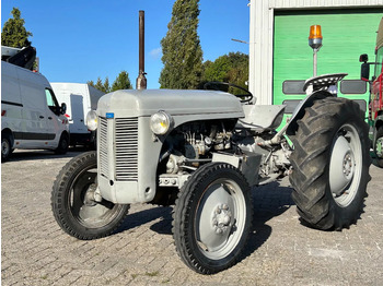 Traktors MASSEY FERGUSON