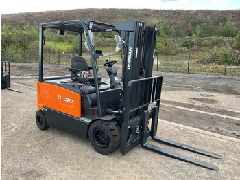 Elektroiekrāvējs Doosan B30X-7 PLUS: foto 4