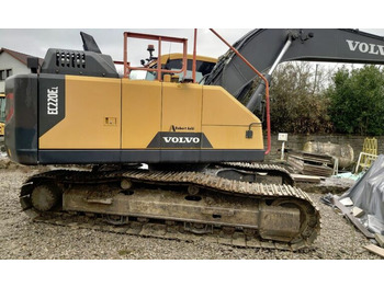 Kāpurķēžu ekskavators VOLVO EC220EL