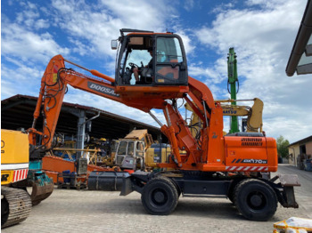 Riteņu ekskavators DOOSAN DX170W