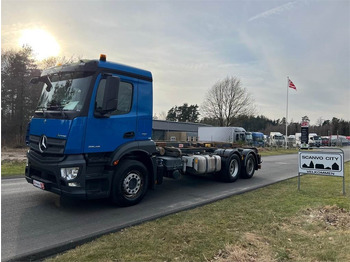 Būvgružu konteineru vedējs MERCEDES-BENZ Antos 2546