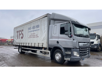 Kravas automašīna ar tentu DAF CF