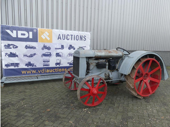 Traktors FORDSON