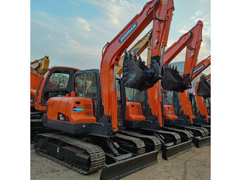 Kāpurķēžu ekskavators DOOSAN DX60