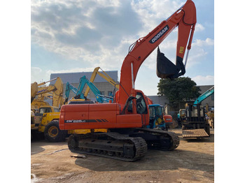 Ekskavators DOOSAN DH220