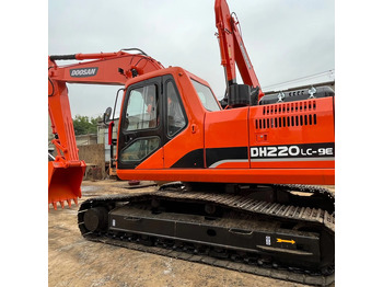 Ekskavators DOOSAN DH220