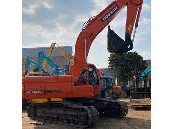 Ekskavators DOOSAN DH220