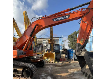 Ekskavators DOOSAN DH220