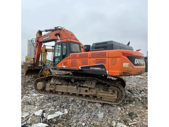 Kāpurķēžu ekskavators DOOSAN DX520