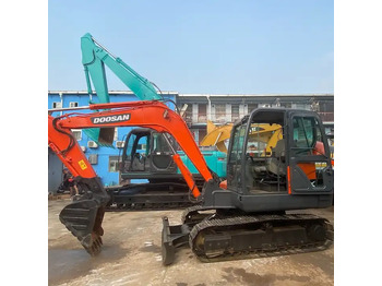 Kāpurķēžu ekskavators DOOSAN DX60