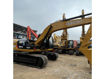 Ekskavators CATERPILLAR 320D