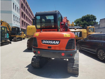 Kāpurķēžu ekskavators Doosan dx60: foto 5