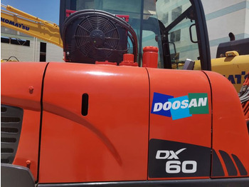 Kāpurķēžu ekskavators Doosan dx60: foto 3