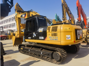 Ekskavators CATERPILLAR 323D