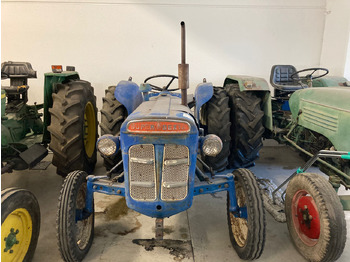 Traktors FORDSON