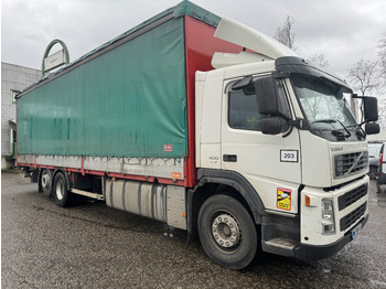 Kravas automašīna ar tentu VOLVO FM 400