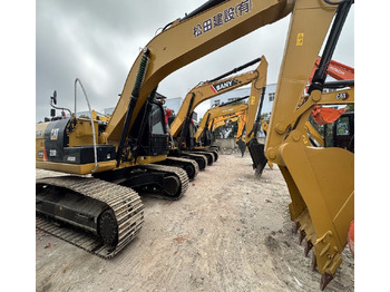 Kāpurķēžu ekskavators CATERPILLAR 320D2