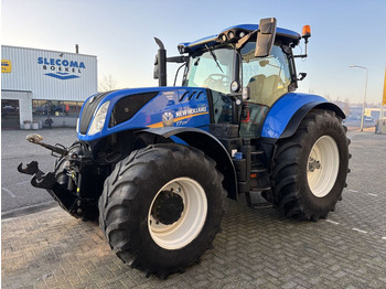 Traktors NEW HOLLAND T7.230