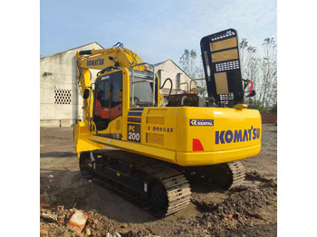 Kāpurķēžu ekskavators KOMATSU PC200