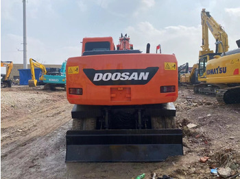 Riteņu ekskavators DOOSAN DX150W