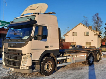 Konteineru vedējs/ Kravas automašīna ar noņemamā virsbūve VOLVO FM13