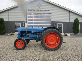 Traktors FORDSON