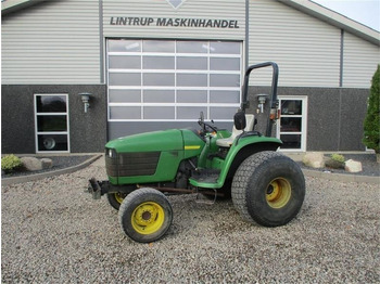 Traktors JOHN DEERE