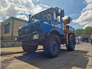 Kravas auto ar manipulatoru MERCEDES-BENZ