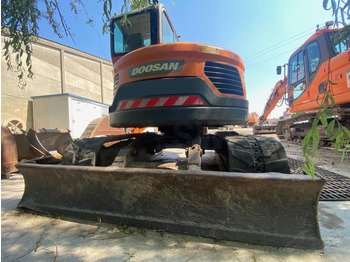 Mini-ekskavators Doosan DX 80R: foto 5