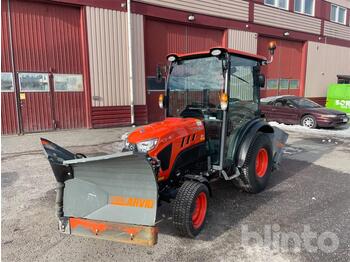 Komunālais traktors Kubota LX-401 med vikplog och sandspridare: foto 1