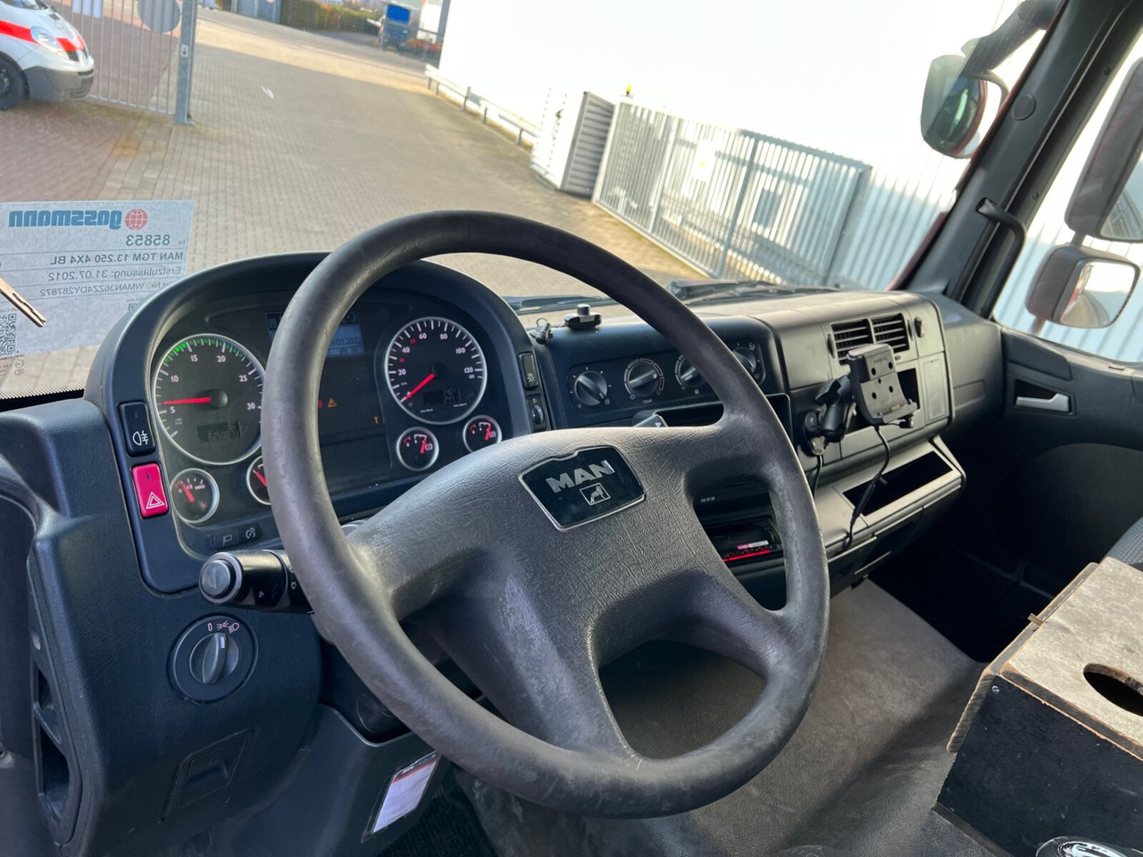 Interior photo 2: Šasija kravas automašīna MAN TGM 13.250/340 4X4 BL TGM 13.250/340 4X4BL, Einzelbereifung, 2x VORHANDEN Interior photo 2: Šasija kravas automašīna MAN TGM 13.250/340 4X4 BL TGM 13.250/340 4X4BL, Einzelbereifung, 2x VORHANDEN