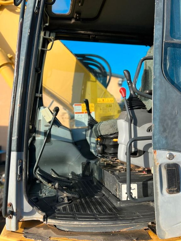 Kāpurķēžu ekskavators Komatsu PC228USLC  23200 Kg 107 Kw: foto 17