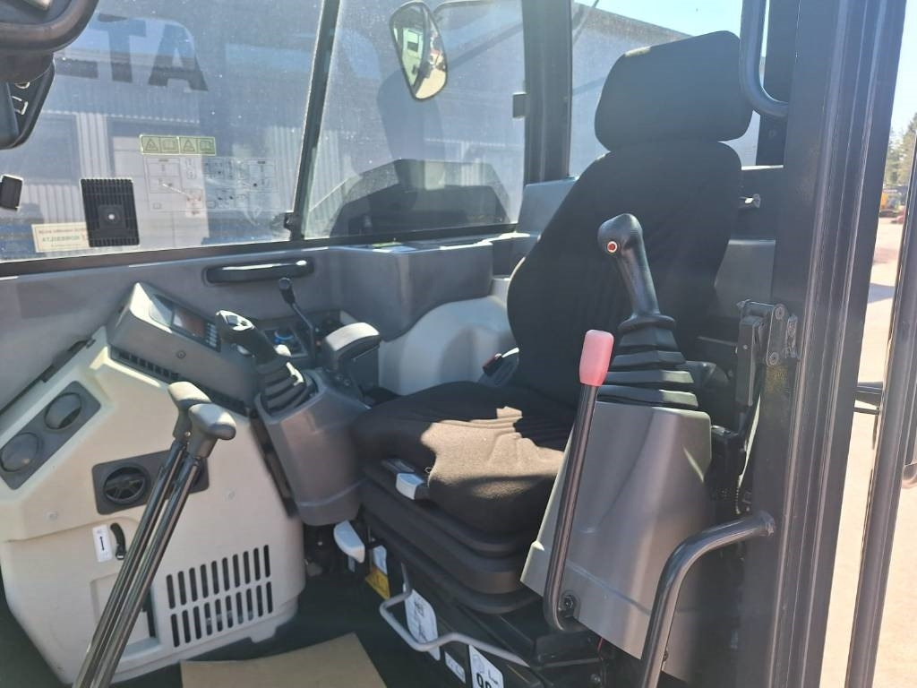 Mini-ekskavators Yanmar ViO80U-1 PYÖRITTÄJÄLLÄ: foto 14