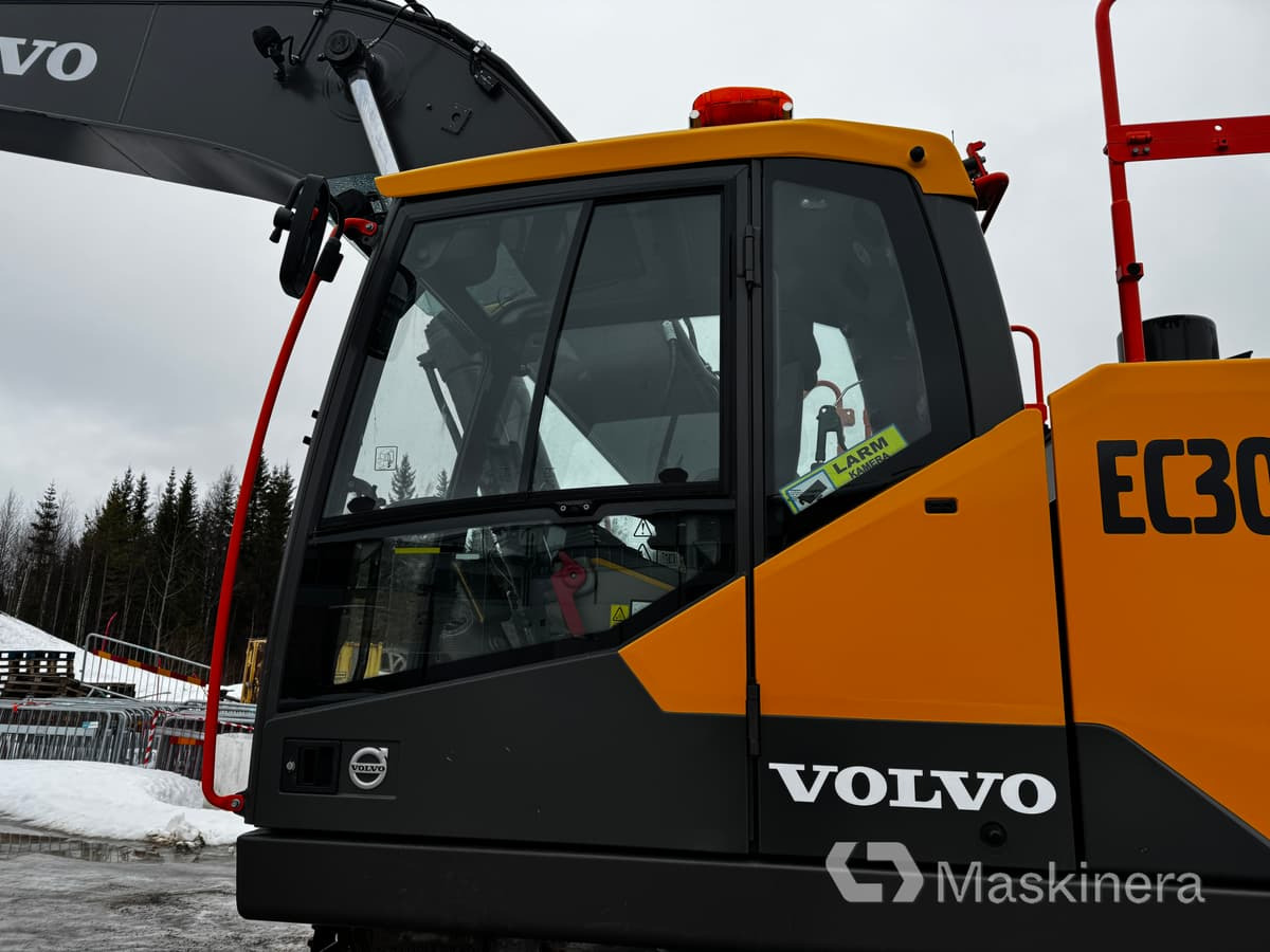 Kāpurķēžu ekskavators Grävmaskin Volvo EC300EL med Rototilt och redskap: foto 9