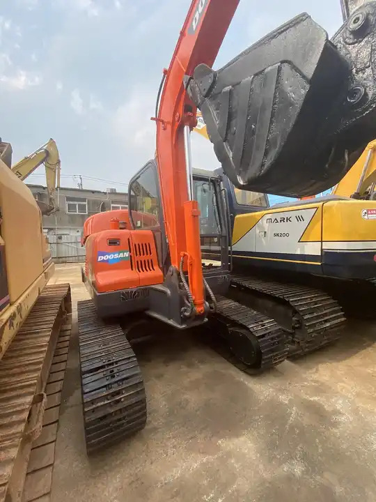 Kāpurķēžu ekskavators Used doosan 6ton dx60 excavator on sale in stock: foto 7