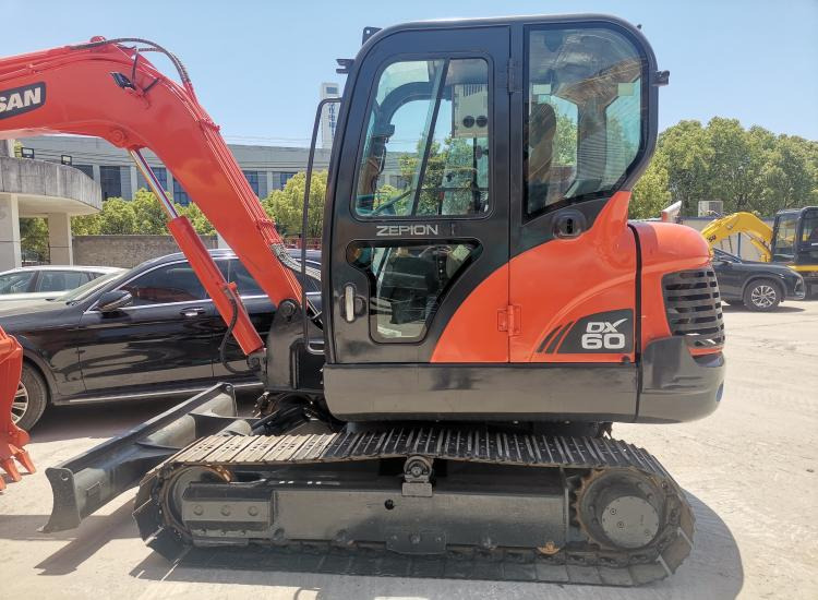 Kāpurķēžu ekskavators Doosan dx60: foto 6