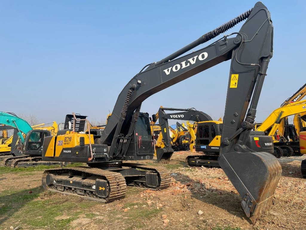 Kāpurķēžu ekskavators Volvo EC 210: foto 8