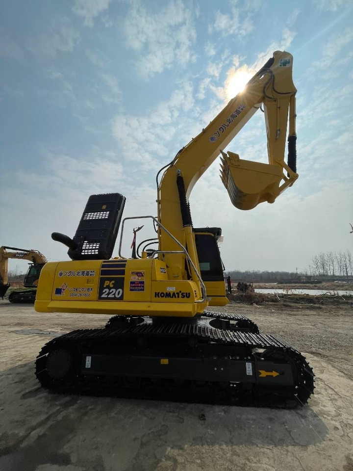 Kāpurķēžu ekskavators Komatsu PC 220-8: foto 8