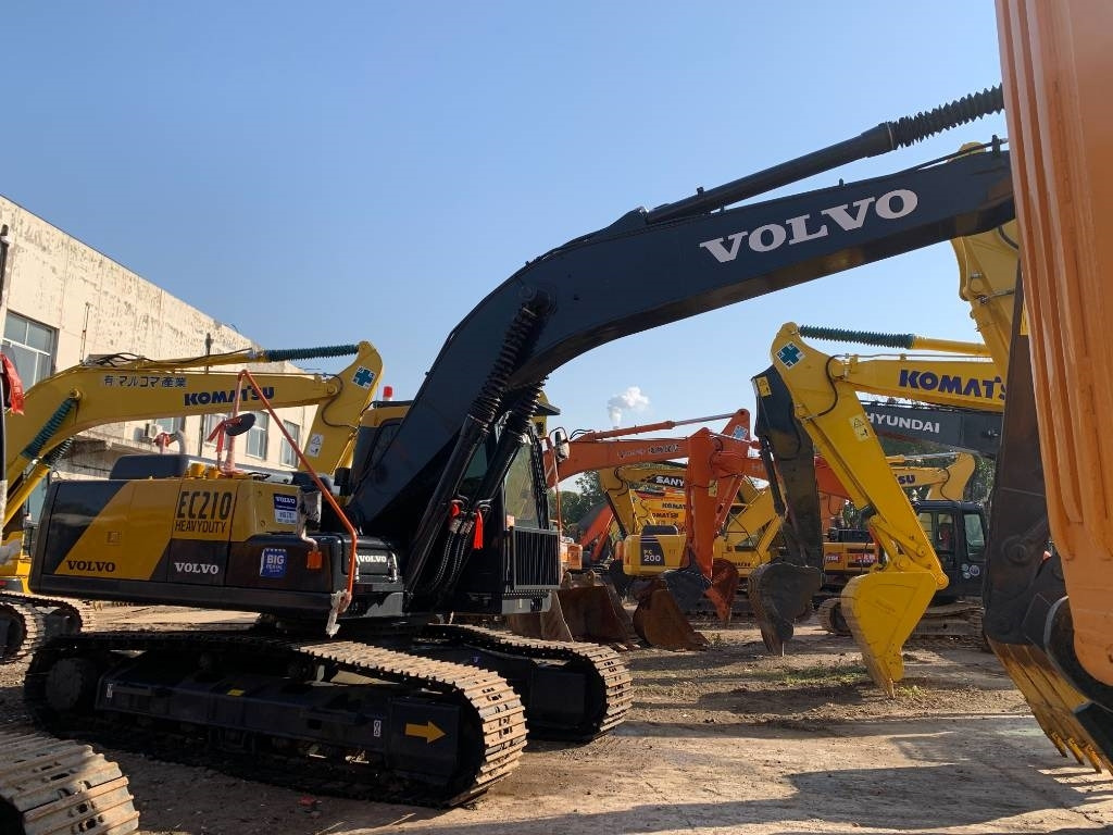 Kāpurķēžu ekskavators Volvo EC 210: foto 22