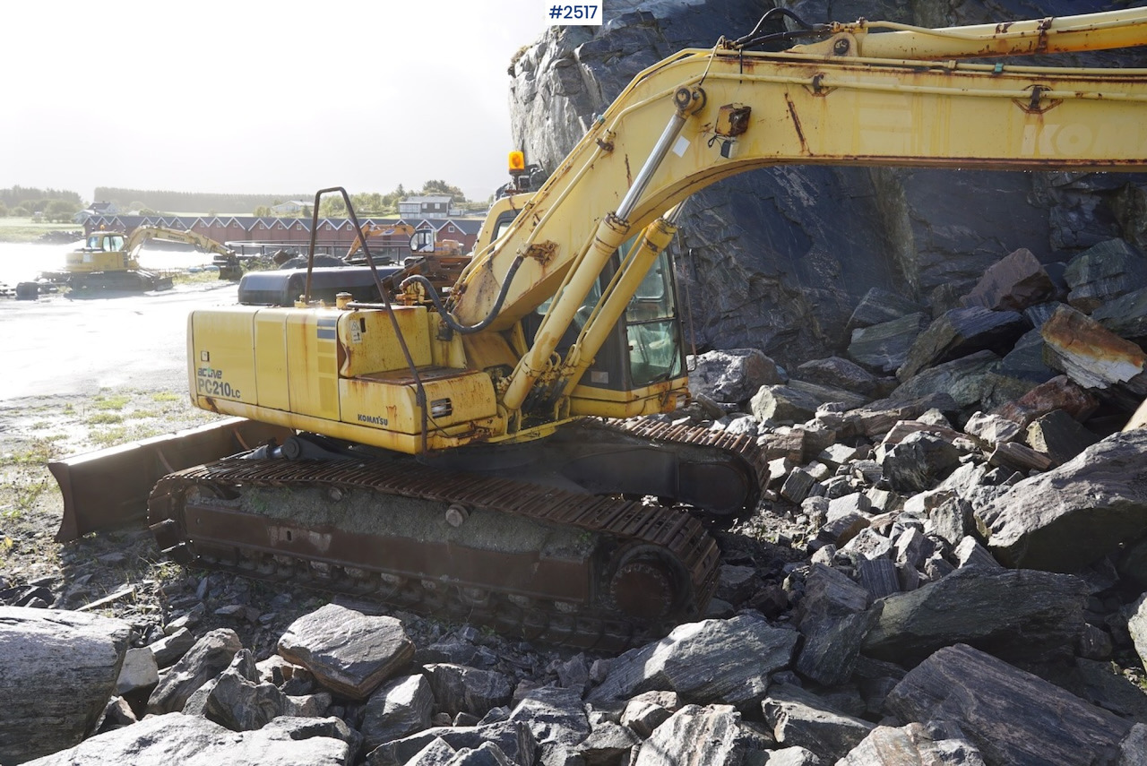 Kāpurķēžu ekskavators 2002 Komatsu PC210LC-6K w/shear: foto 15