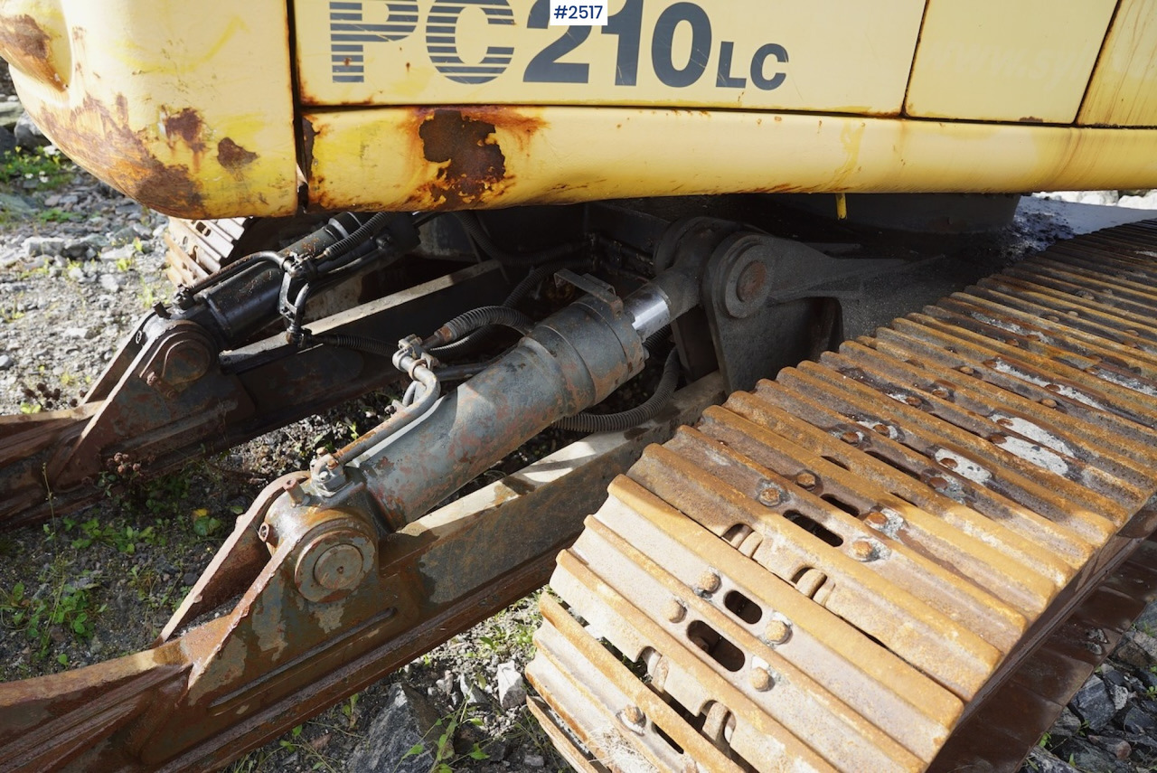 Kāpurķēžu ekskavators 2002 Komatsu PC210LC-6K w/shear: foto 24